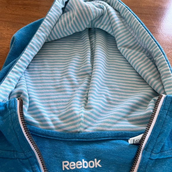 Blue Reebok sweatshirt. - Picture 3 of 6